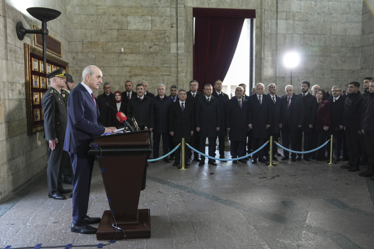 Devlet erkanı Anıtkabir'i ziyaret etti