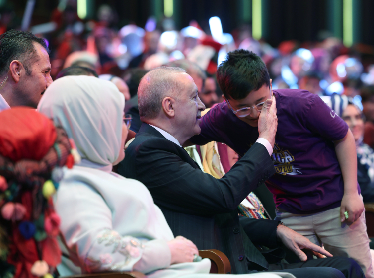 Cumhurbaşkanı Erdoğan: Savaşların bedelini masum çocuklar ödüyor