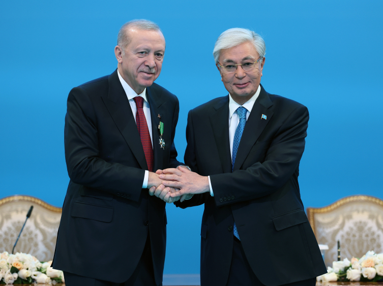 Cumhurbaşkanı Erdoğan'a Kazakistan'da devlet nişanı verildi