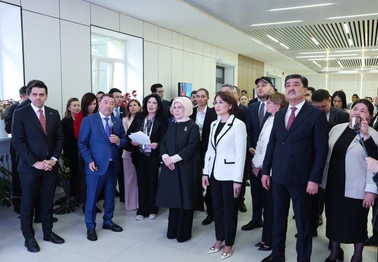 Emine Erdoğan, Kazakistan'da Sıfır Atık Eğitim Laboratuvarı'nın açılışını yaptı