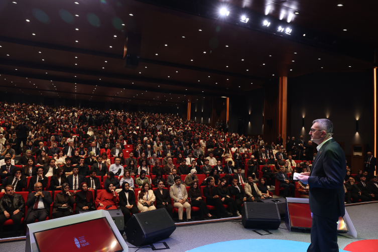 İletişim Başkanı Duran: Algoritmalar tarafından yönlendirilmeyeceğiz