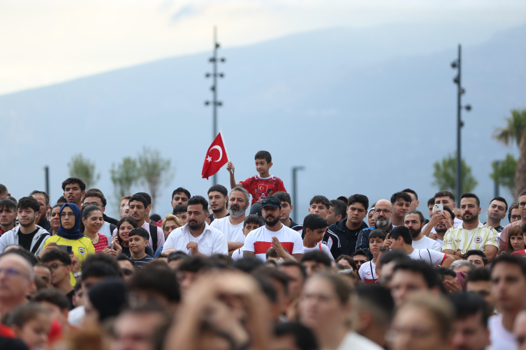 A Milli Futbol Takımı'nın maçı dev ekranlardan izlendi