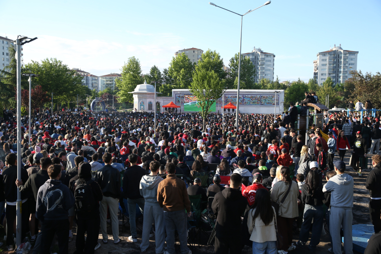 A Milli Futbol Takımı'nın maçı dev ekranlardan izlendi
