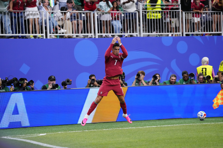 Ronaldo tarihe geçti