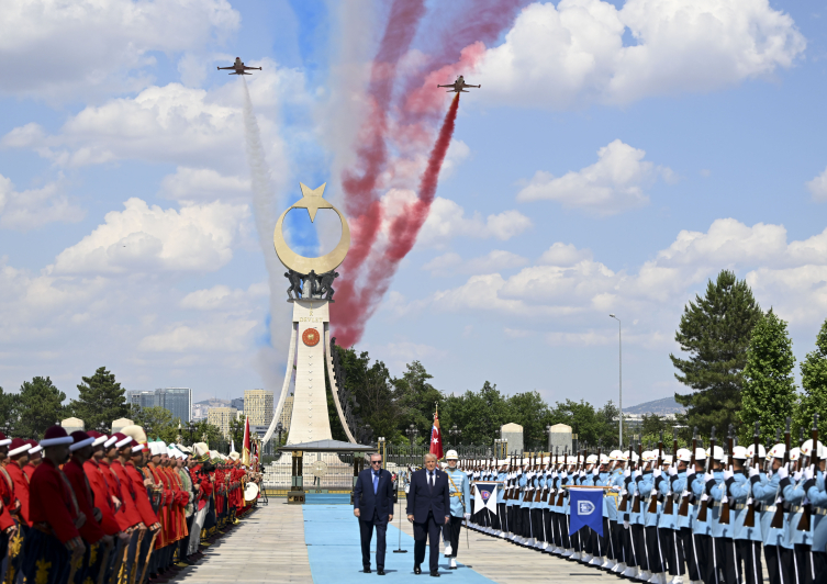 Dünyanın takip ettiği tarihi NATO Zirvesi: İşte zirveden akılda kalan anlar