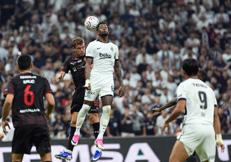 Beşiktaş, Avrupa Ligi'nde tek golle tur avantajını kaptı