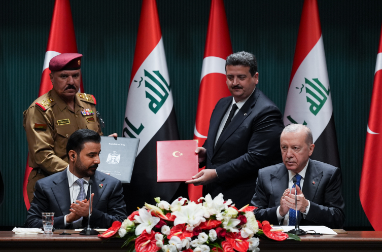 Türkiye, sadece Suriye ile değil diğer komşusu Irak'la da çok katmanlı bir süreç başlattı.
