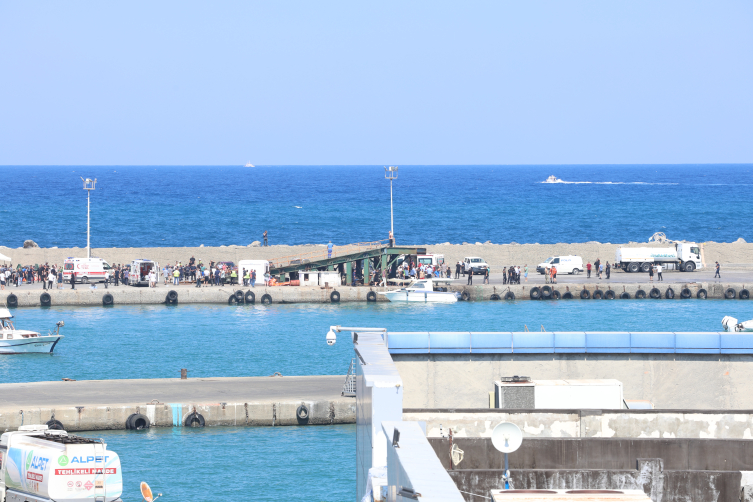 Girne açıklarında 267 kişiyi taşıyan feribot battı