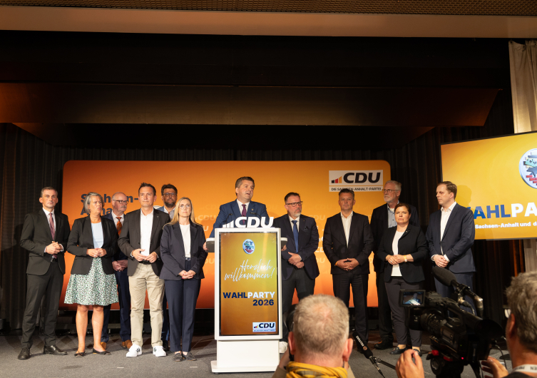 Seçim sonuçları Saksonya-Anhalt Eyalet Başbakanı ve Hristiyan Demokrat Birlik Partisi (CDU) için büyük bir hayal kırıklığı oldu.