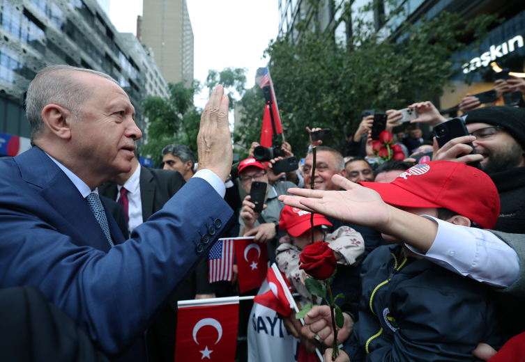 Cumhurbaşkanı Erdoğan'a Türkevi'nde coşkulu karşılama