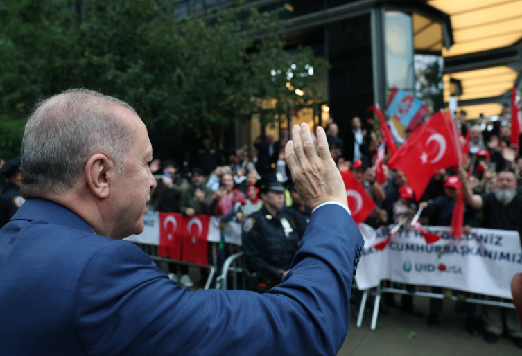 Cumhurbaşkanı Erdoğan'a Türkevi'nde coşkulu karşılama