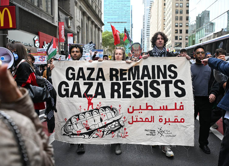 New York’ta binlerce kişi soykırımcı Netayahu'yu protesto etti