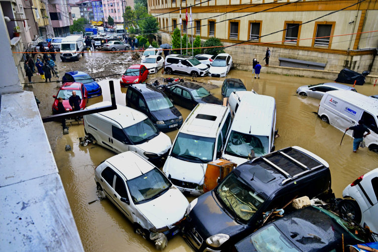 İstanbul Valisi Gül: Yaklaşık 2 bin 500 civarında hemşehrimiz kurtarıldı