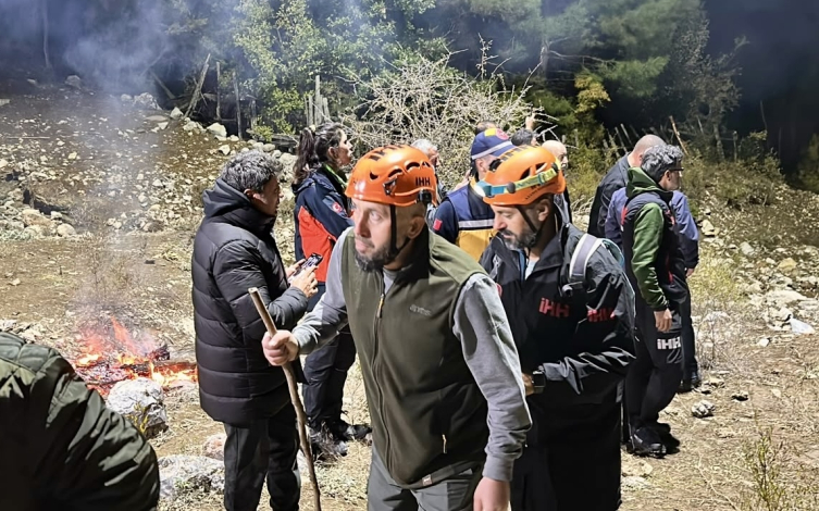 Isparta'da kanyonda mahsur kalan 10 İHH gönüllüsü kurtarıldı