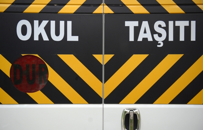 15 yaşından küçük okul servisleri kullanılabilecek