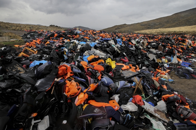 Midilli'nin can yeleği mezarlığı