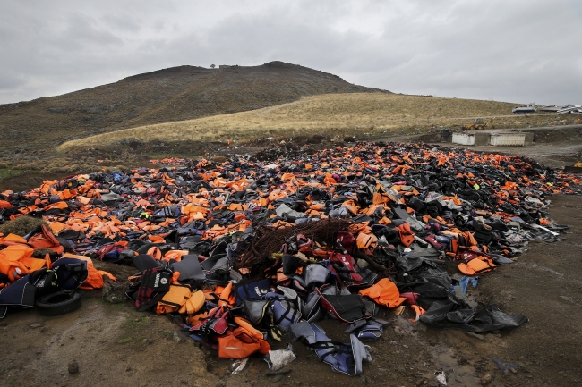 Midilli'nin can yeleği mezarlığı
