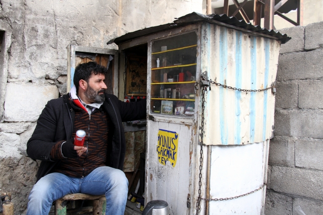 Bir metrekarelik kulübede ekmek mücadelesi