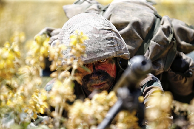 Komandoların nefes kesen zorlu eğitimi