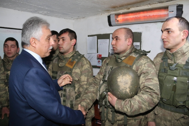 Sınırdaki Mehmetçik'e moral ziyareti