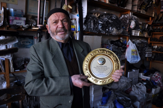 Bir ömür baba yadigarı dükkanda ayakkabı tamiri