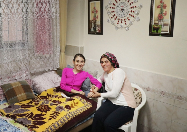 Sağlık Bakanlığı skolyoz hastası kıza yardım elini uzattı