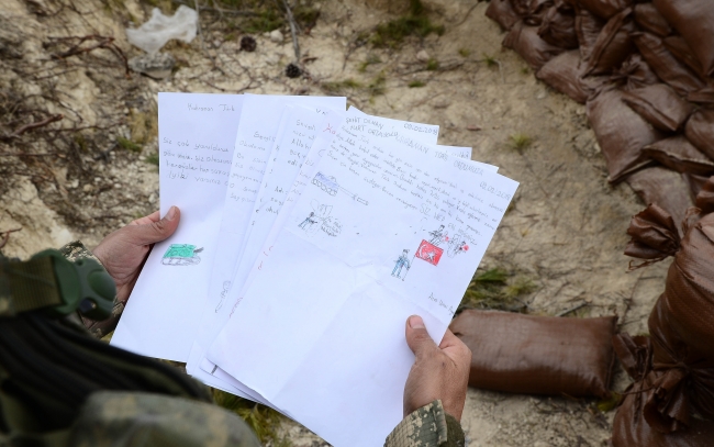 Minik kalplerden Mehmetçiği duygulandıran mektuplar