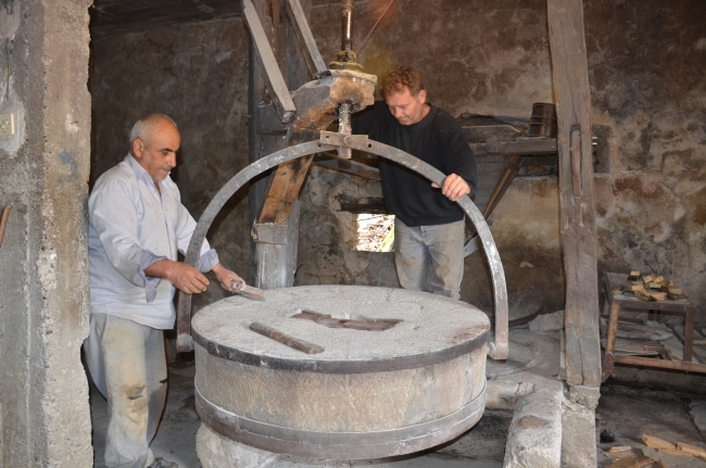 Aile yadigarı su değirmeninde ekmek mücadelesi