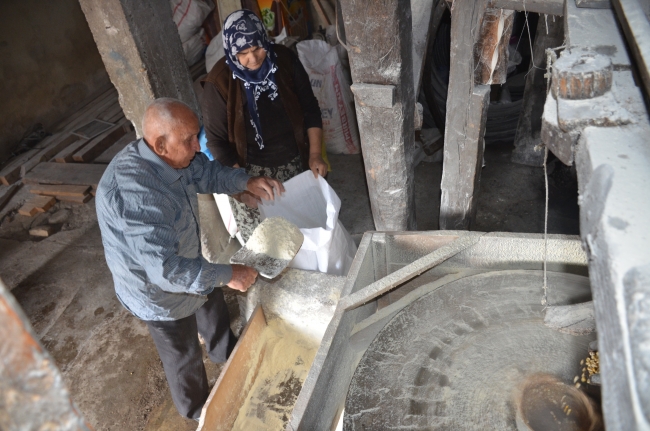 Aile yadigarı su değirmeninde ekmek mücadelesi