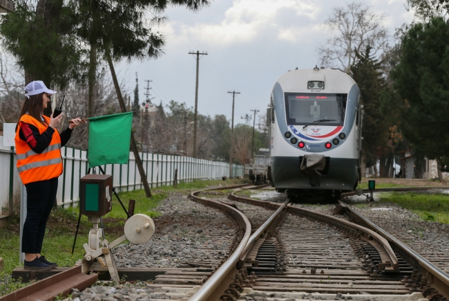 Tren raylarına yön veriyor