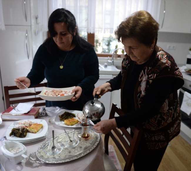 Koruyucu ailesinin desteğiyle öğretmen oldu