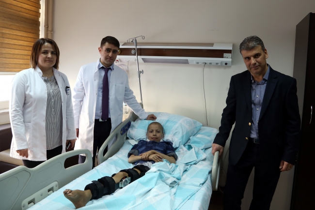 Arkadaşının tekmesi hayatını kurtardı