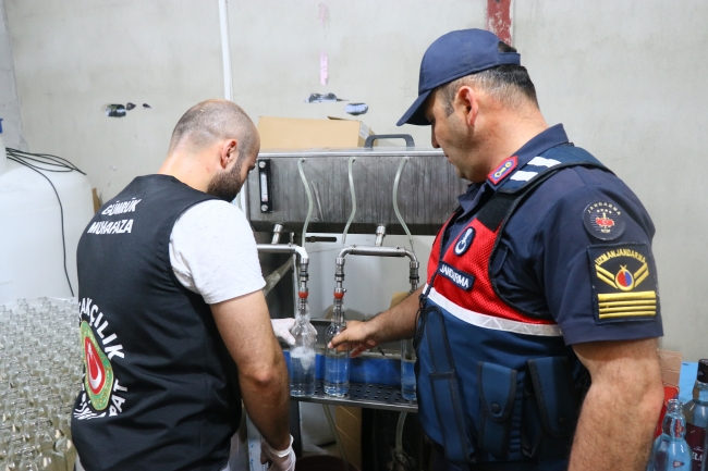 İzmir'de son yılların en büyük sahte içki operasyonu