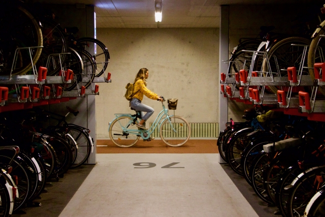 Bisikletler diyarı Hollanda'ya dünyanın en büyük bisiklet parkı