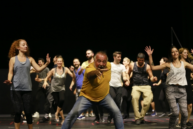 Lüküs Hayat ilk kez Devlet Tiyatroları sahnesinde