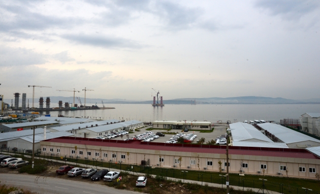 'Simgelerin köprüsü' yükseliyor