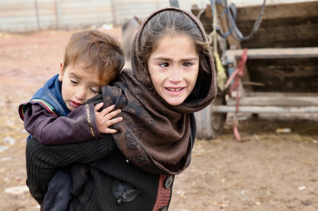 Afgan mülteciler her yağmurda evlerini yeniden yapıyor. Fotoğraf: AA