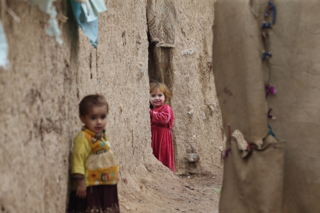 Afgan mülteciler her yağmurda evlerini yeniden yapıyor. Fotoğraf: AA