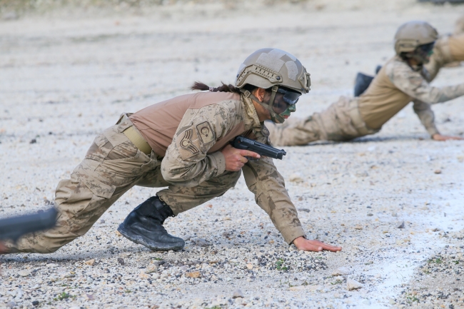 Türkiye'nin ilk kadın komando astsubayları