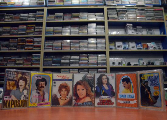 Eski kasetçinin nostaljik koleksiyonu