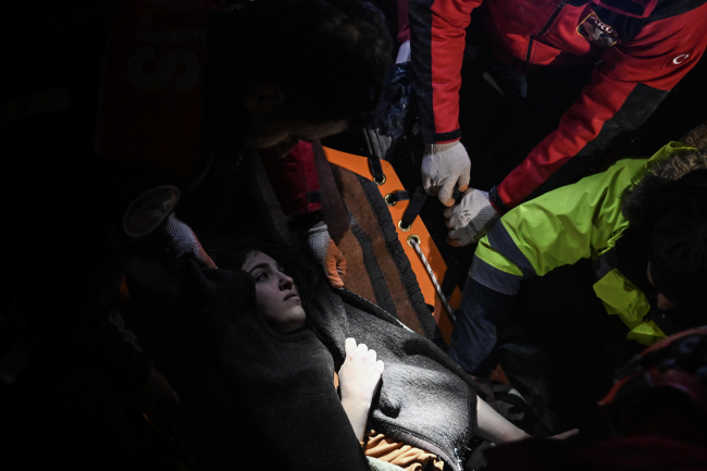 Önce bebeği sonra annesi kurtarıldı