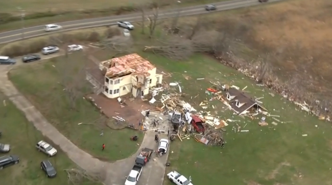 ABD'yi fırtına ve sel vurdu: 5 ölü