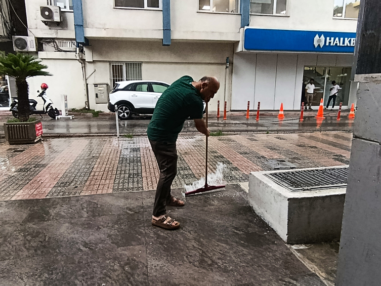 Adana'da temmuzda sağanak yağış