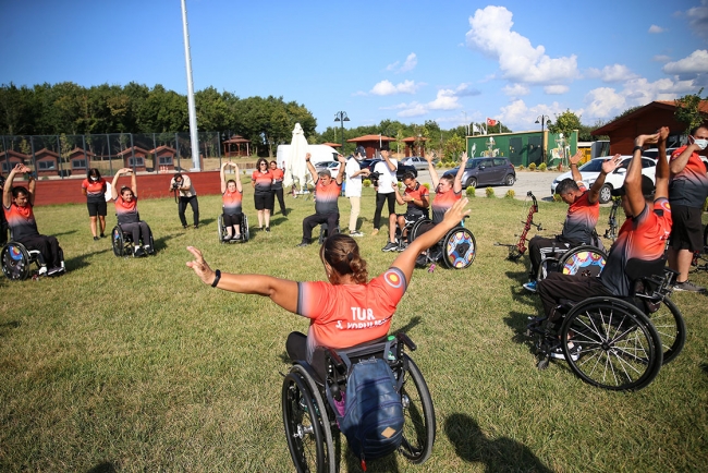 Bakan Kasapoğlu'ndan paralimpik sporculara ziyaret