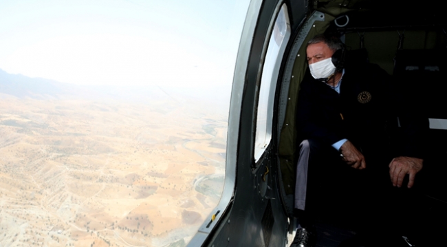 Bakan Akar ve komuta kademesi sınır bölgesinde