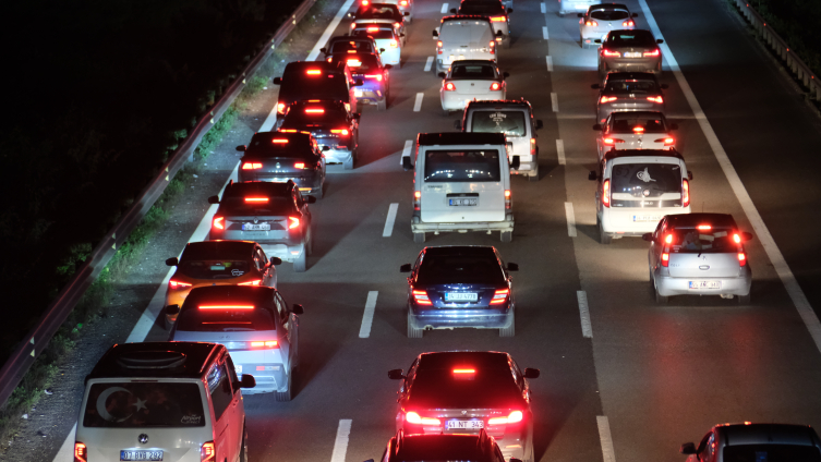 İstanbul’a dönüş yolunda trafik durma noktasına geldi