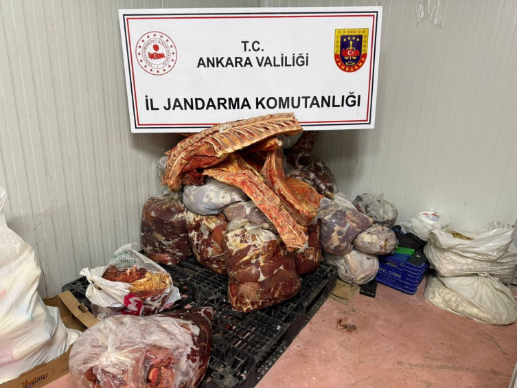 Ankara'da yaklaşık 9,7 milyon liralık kayıt dışı gıda ürünü ele geçirildi