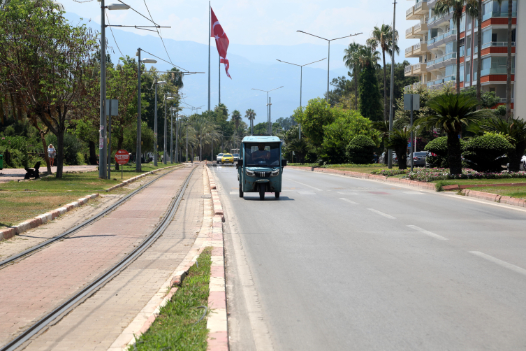 Antalya kavruluyor: Hissedilen sıcaklık 47 dereceye ulaştı