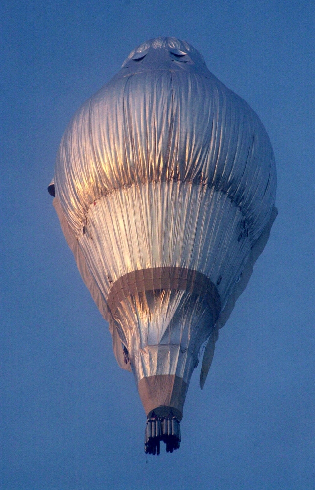 Dünyayı balonla gezen Steve Fossett'in yolculuğu