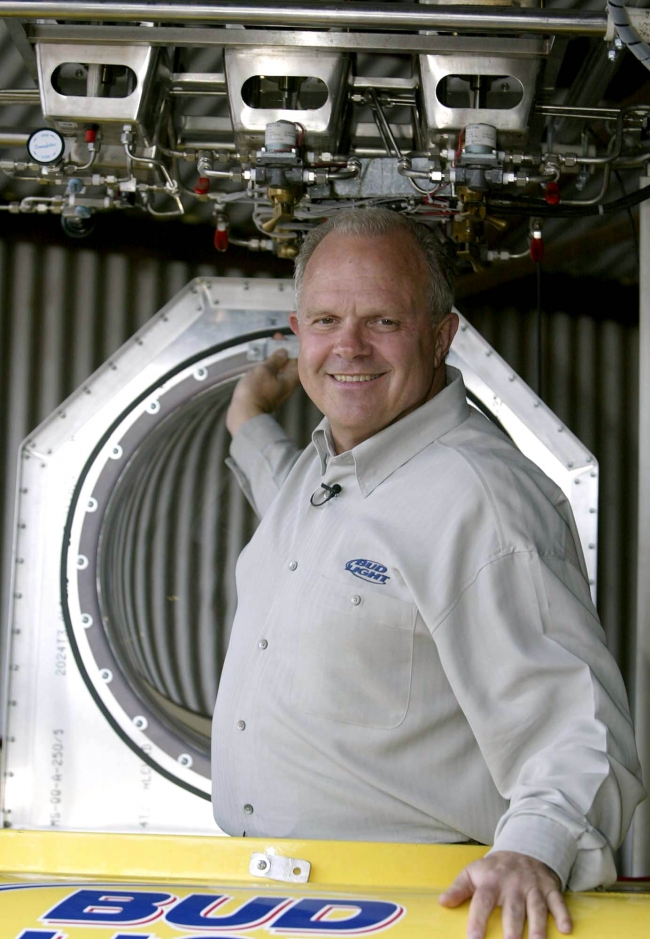 Dünyayı balonla gezen Steve Fossett'in yolculuğu